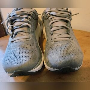 Men's Athletic Shoes in Light Gray